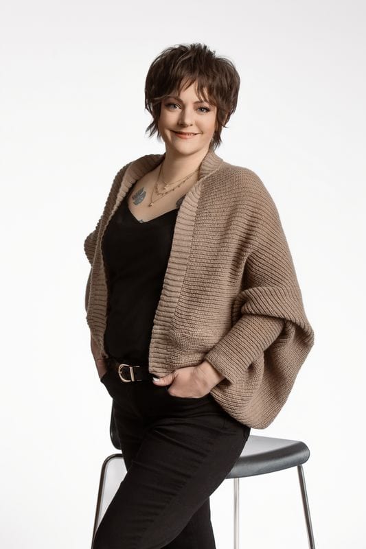 Jo Lead Stylist, Aveda Ambassador, in salon Educator at Salon St Louis